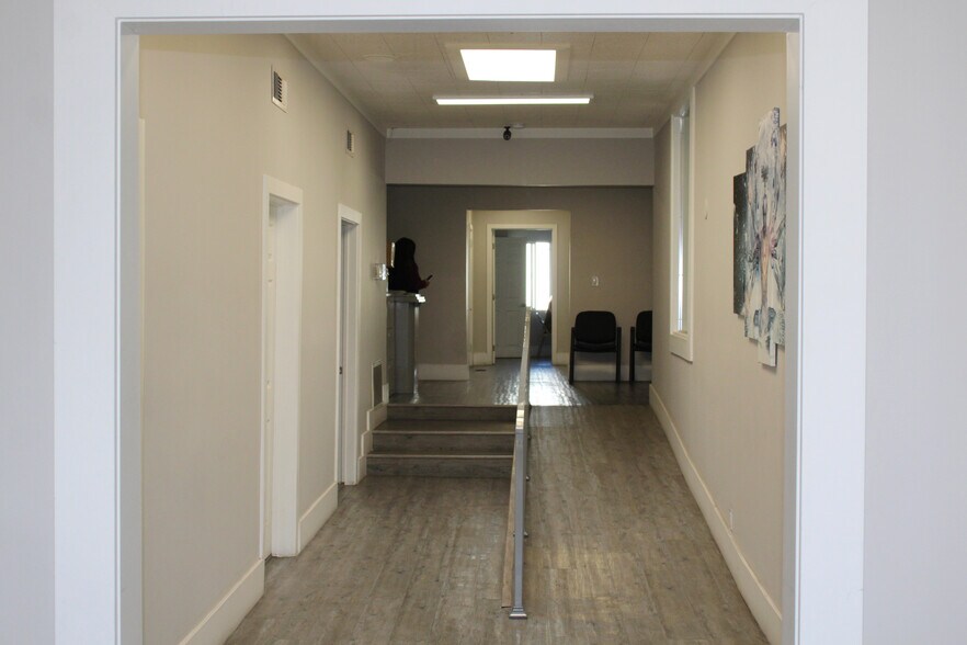 More Photos Of 6944 Reseda Blvd, Reseda Freestanding For Lease