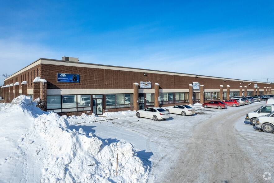 More Photos Of 295-455 Deslauriers Rue, Saint-Laurent Warehouse For Lease