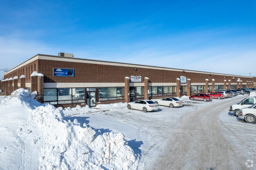 More Photos Of 375-455 Deslauriers Rue, Saint-Laurent Warehouse For Lease