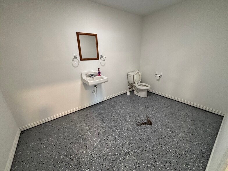 More Photos Of 1685 Melton Rd, Sanger Warehouse For Sale