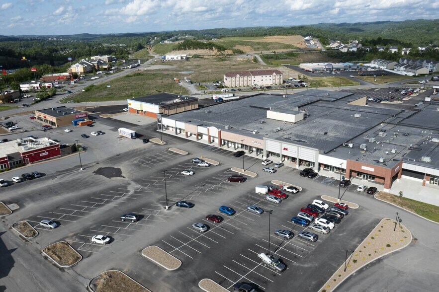 More Photos Of 2600 Middletown Commons, White Hall Storefront For Lease