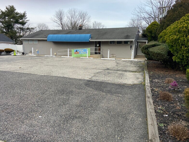 More Photos Of 357 S White Horse Pike, Hammonton Veterinarian Kennel For Sale