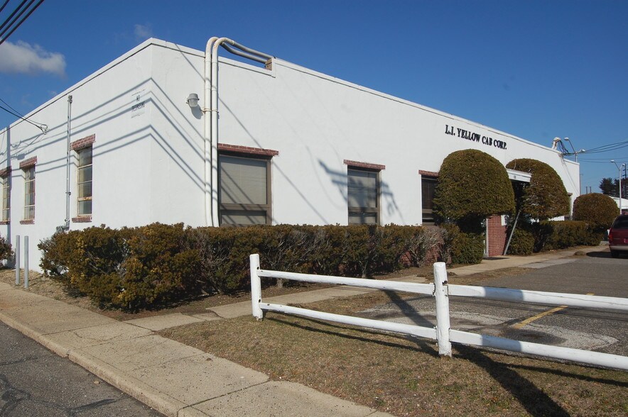 Primary Photo Of 100 New South Rd, Hicksville Manufacturing For Lease