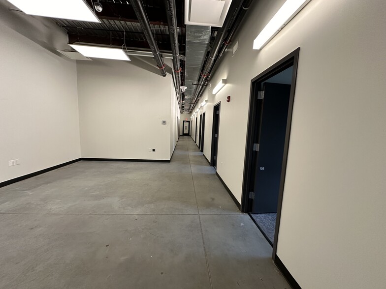 More Photos Of 382 Channel Dr, Port Washington Office For Lease