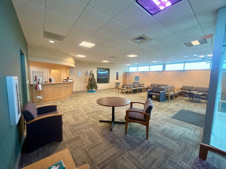 More Photos Of 803 Illini Dr, Clinton Office For Sale