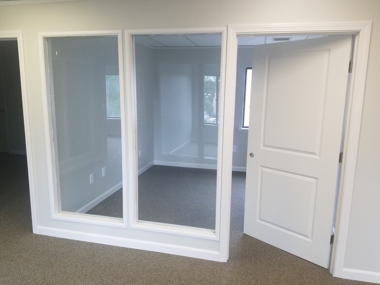More Photos Of 161-163 Boston Post Rd, Waterford Office For Lease