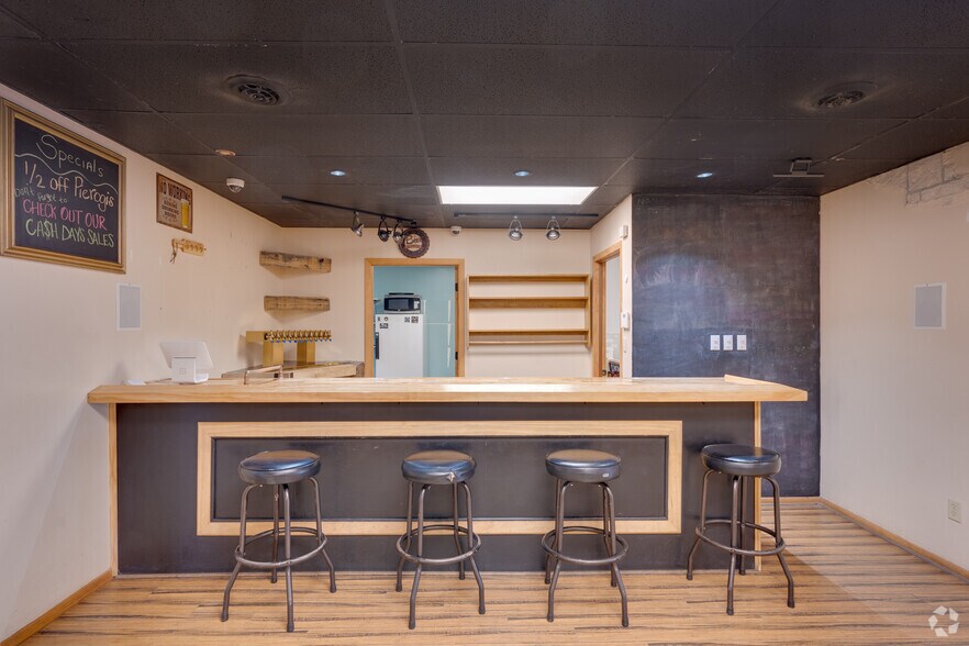 More Photos Of 311 N Broad St, Griffith Restaurant For Sale