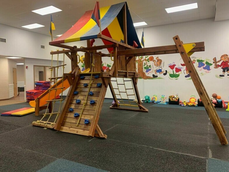 More Photos Of 5225 N 158th Ave, Omaha Daycare Center For Sale