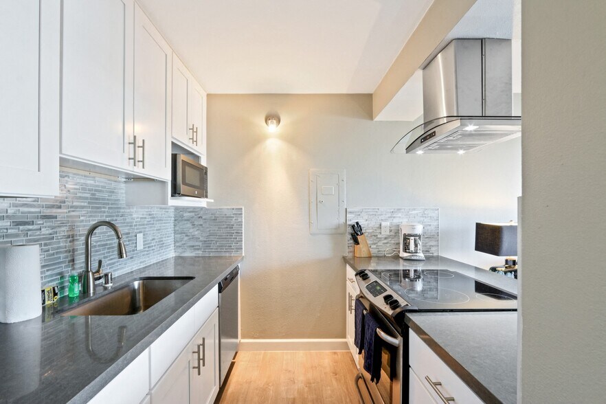 More Photos Of 415-425 Washington Blvd, Marina Del Rey Apartments For Lease