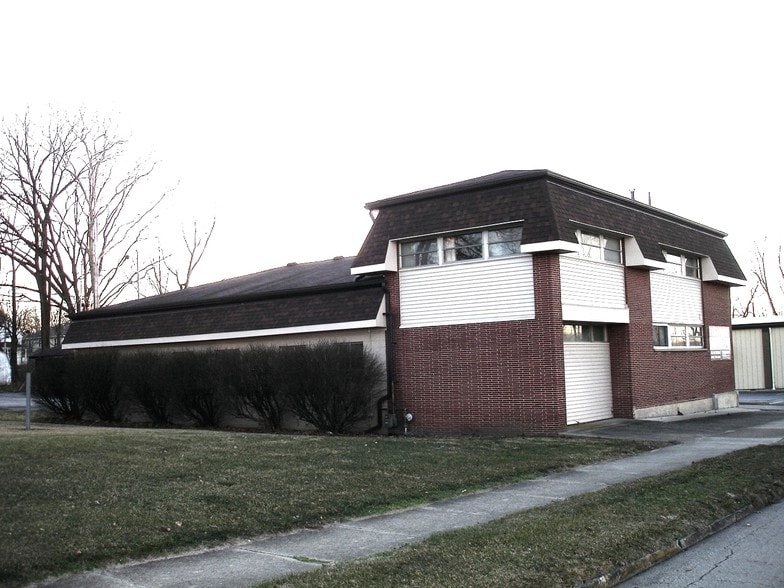 More Photos Of 1711 W Main St, Springfield General Retail For Sale