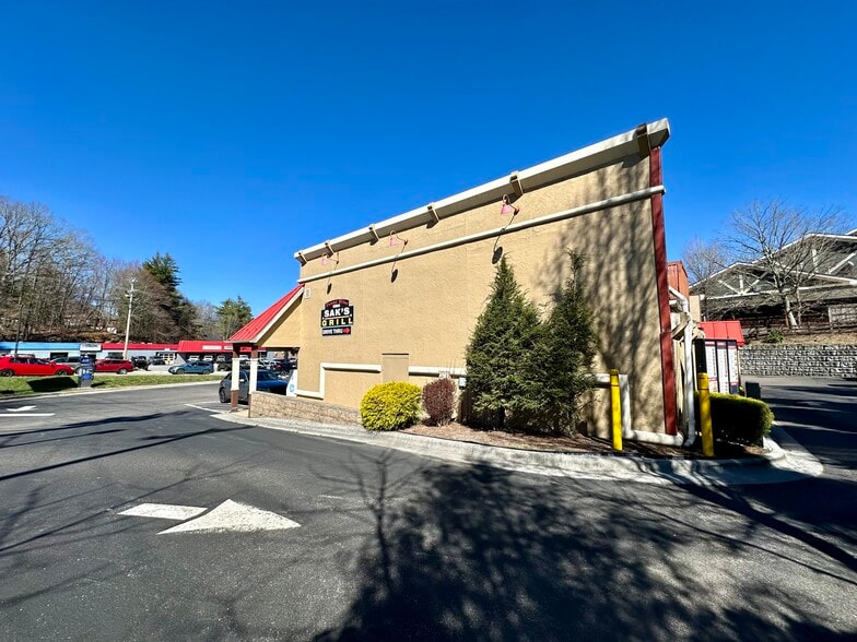 More Photos Of 450 E King St, Boone Service Station For Sale