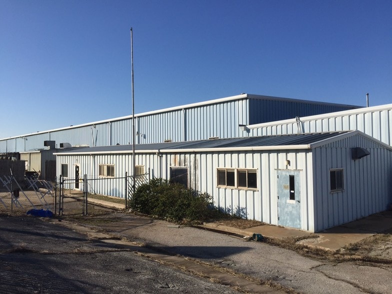 More Photos Of 400 N Harvey St, Seminole Manufacturing For Lease