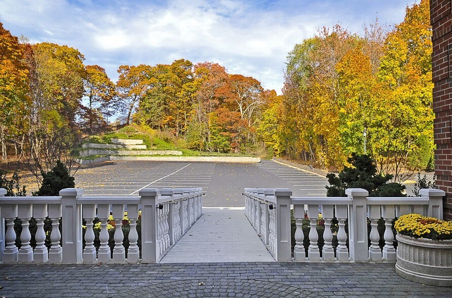 More Photos Of 285 Middle Country Rd, Smithtown Medical For Lease