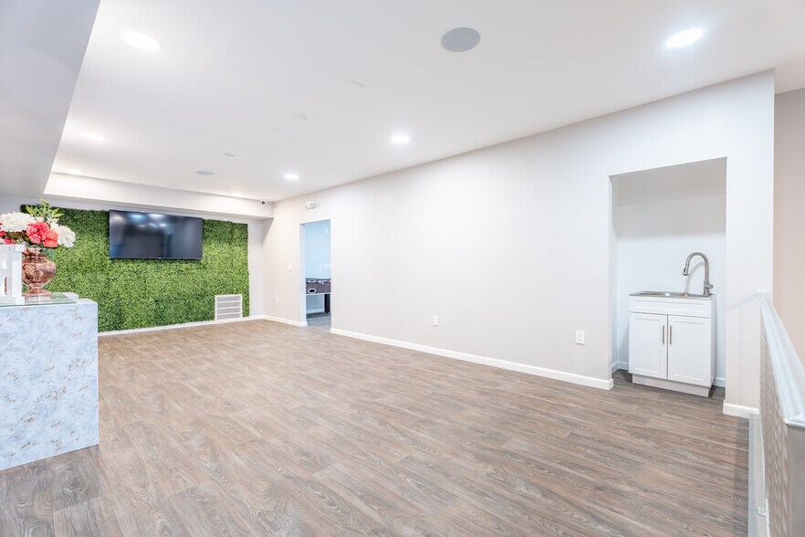 More Photos Of 282 Lyons Ave, Newark Storefront Retail Residential For Sale