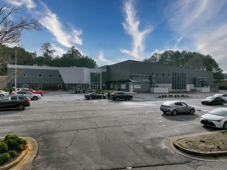 More Photos Of 2600 Prado Ln, Marietta Health Club For Lease