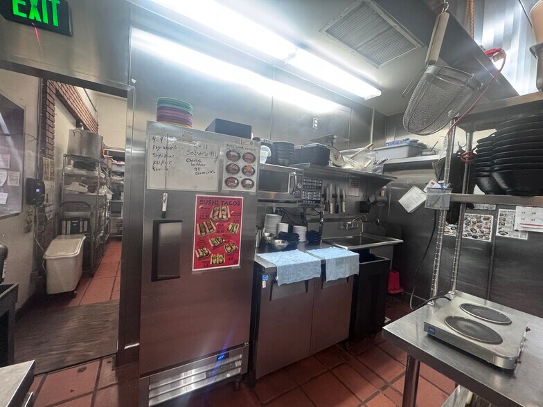 More Photos Of 1601 Sawtelle Blvd, Los Angeles Storefront Retail Office For Lease