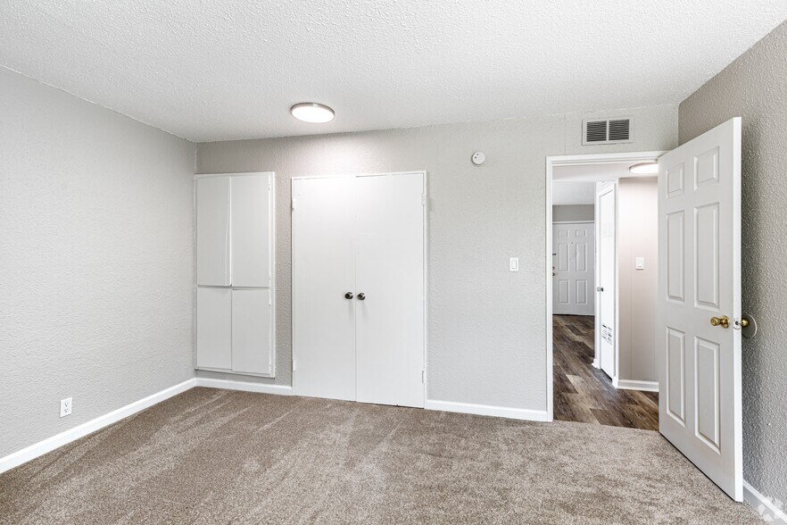 More Photos Of 2350 Ridge Ct, Lawrence Apartments For Sale