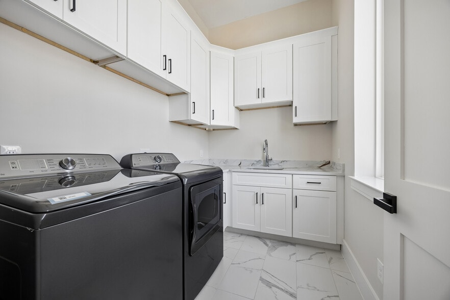More Photos Of 5821 Winsome Ln, Houston Apartments For Sale