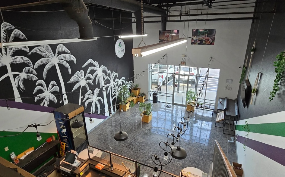 More Photos Of 5700 N Mesa Dr, El Paso Storefront For Lease