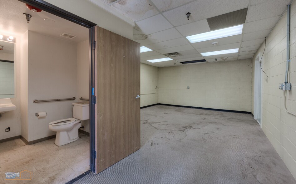 More Photos Of 1243 S Sherman Dr, Longmont Warehouse For Lease