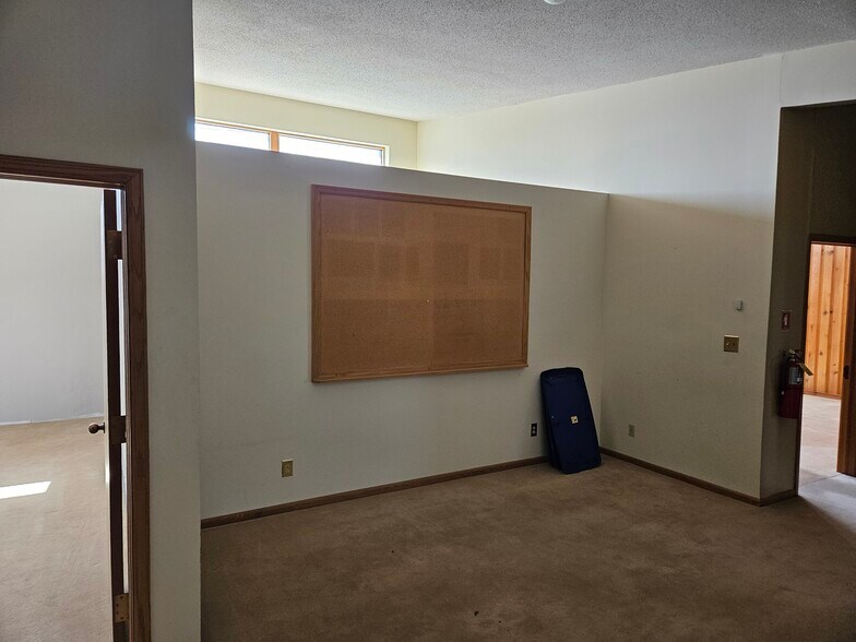 More Photos Of 30 8th St N, Cloquet Office For Sale