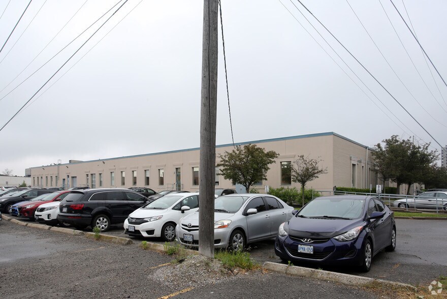 More Photos Of 126-140 Commercial Ave, Ajax Flex For Lease