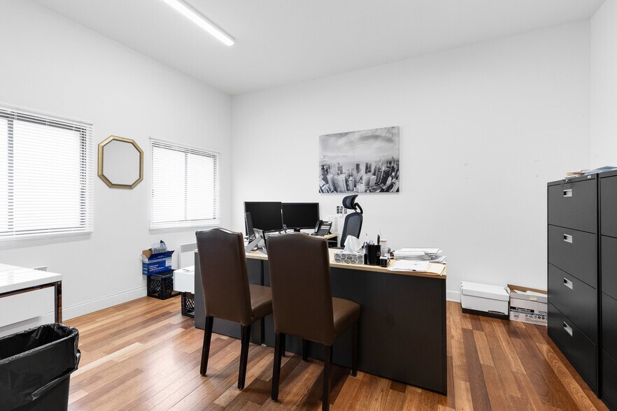 More Photos Of 5220 Av Du Parc, Montréal Office For Sale