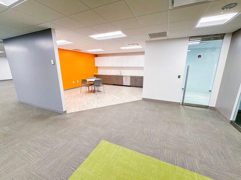 More Photos Of 100 Mill Plain Rd, Danbury Office For Sale