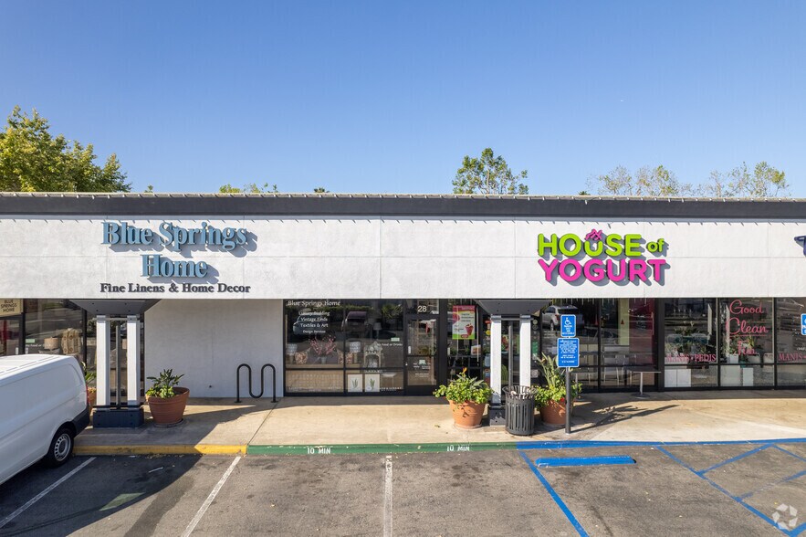 More Photos Of 369 E 17th St, Costa Mesa Storefront Retail Office For Lease