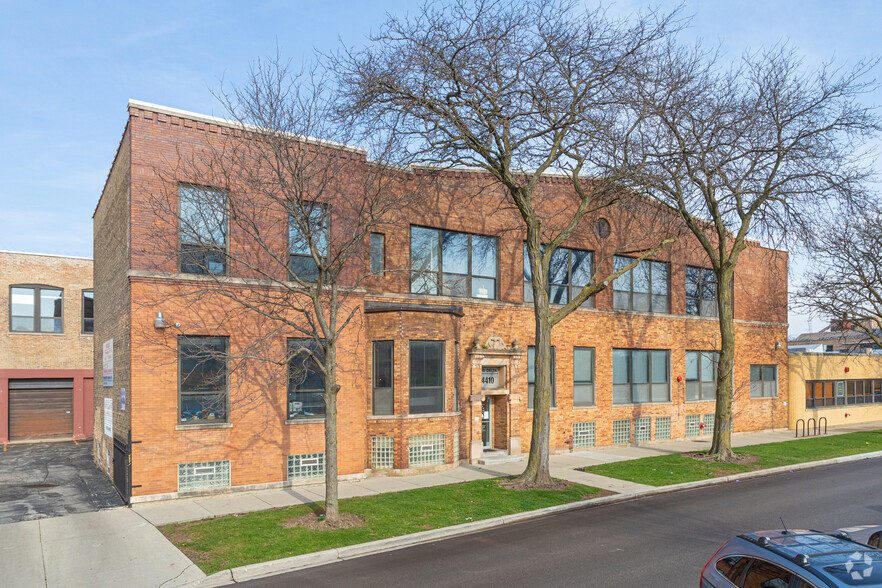 Primary Photo Of 4410 N Ravenswood Ave, Chicago Loft Creative Space For Lease