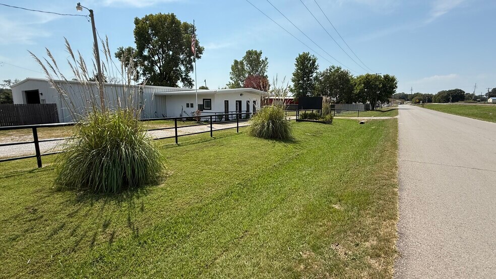 Primary Photo Of 710 Industrial Rd, Bristow Warehouse For Sale