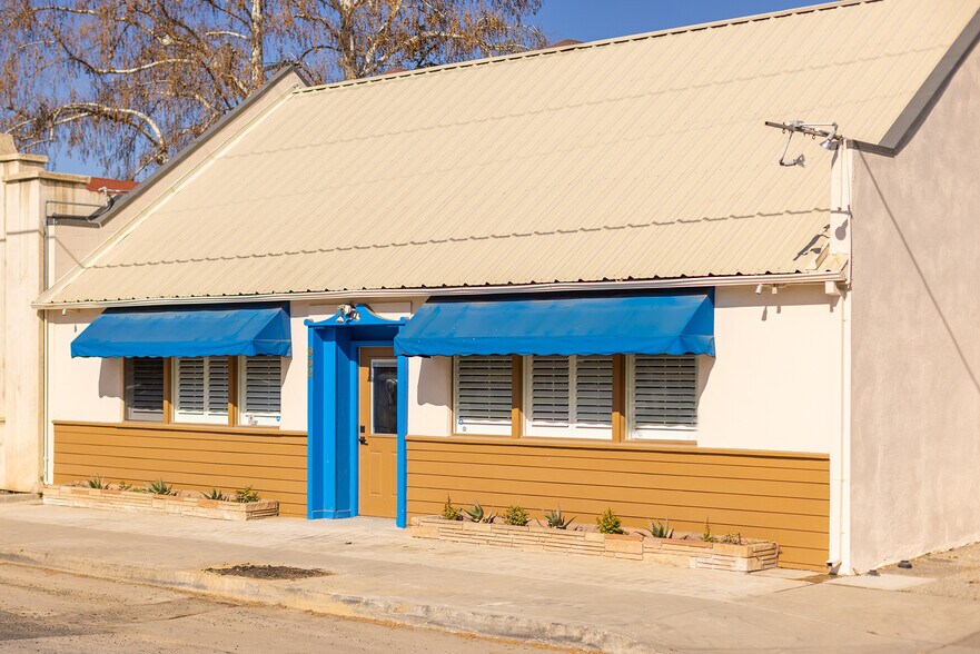 More Photos Of 952 E Ojai Ave, Ojai Freestanding For Sale