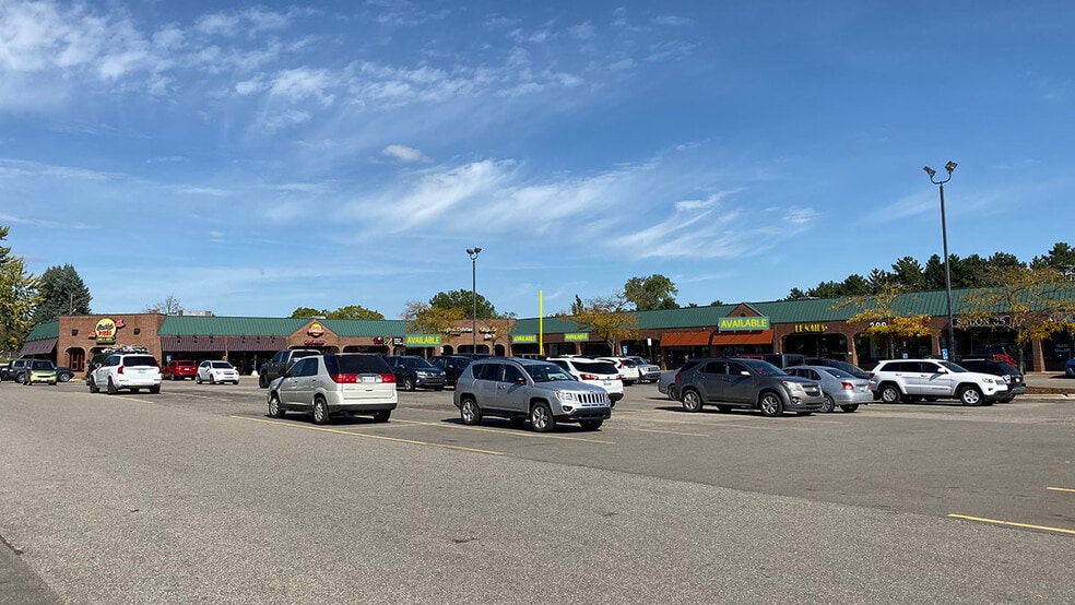 Primary Photo Of 2546-2612 N Squirrel Rd, Auburn Hills Freestanding For Lease