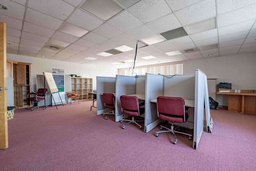 More Photos Of 29 Main St E, Chelmsford Office For Sale