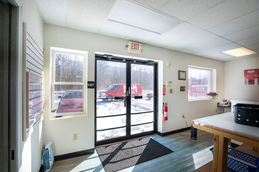 More Photos Of 3340 E Pleasant Valley Blvd, Altoona Freestanding For Sale