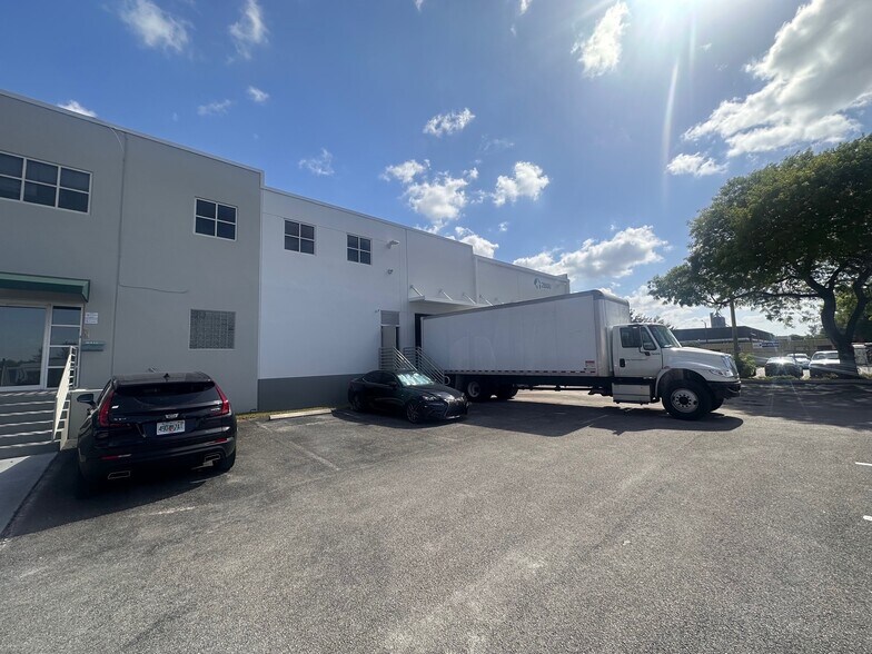 More Photos Of 2800 NW 125th St, Miami Warehouse For Lease