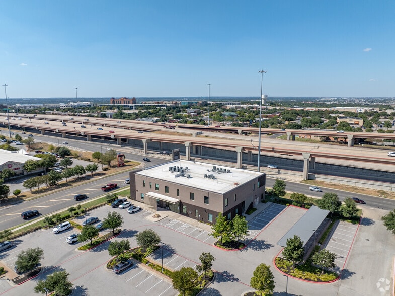More Photos Of 505 Louis Henna Blvd, Round Rock Medical For Lease
