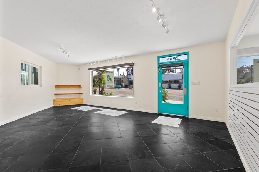 More Photos Of 6780-6786 La Jolla Blvd, La Jolla Storefront Retail Residential For Sale