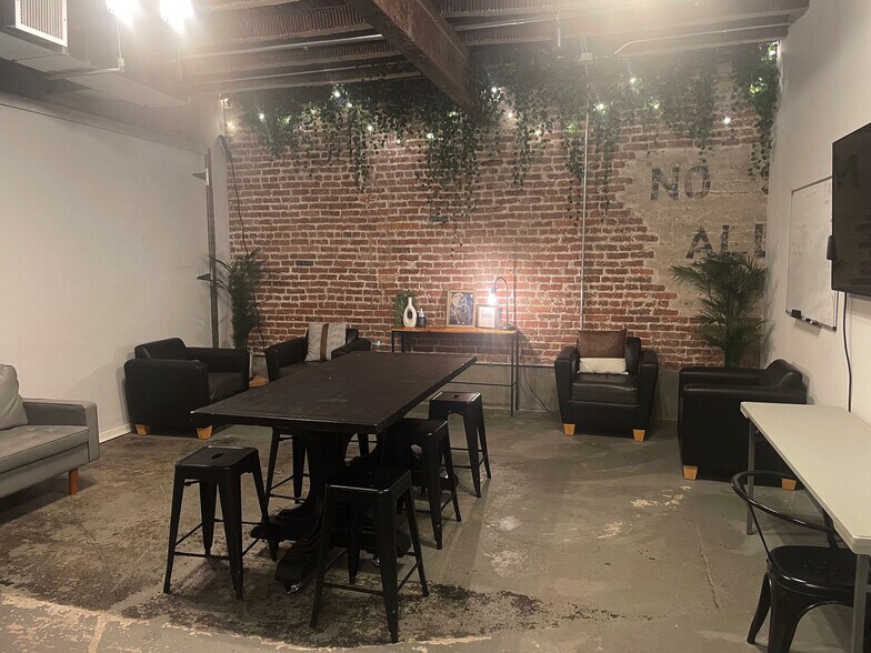 More Photos Of 3989 Broadway, Grove City Coworking Space