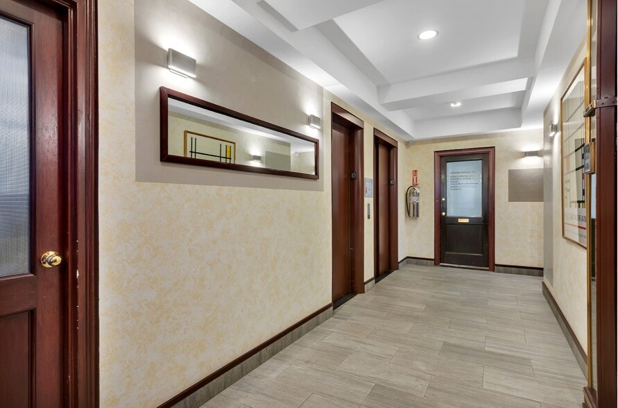 More Photos Of 121 E 60th St, New York Medical For Sale