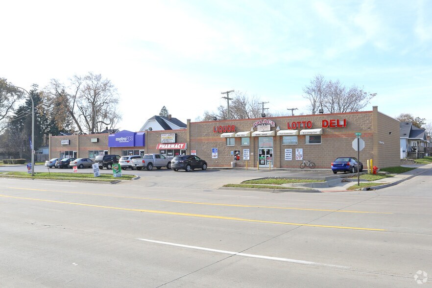 More Photos Of 509-533 10th St, Port Huron Storefront For Lease
