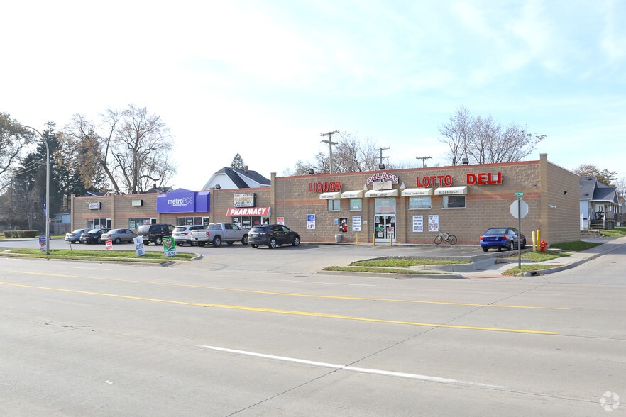 More Photos Of 509-533 10th St, Port Huron Storefront For Lease