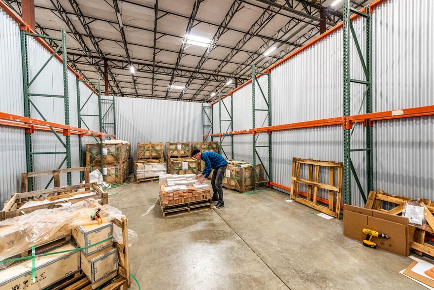 More Photos Of 1255 La Quinta Dr, Orlando Warehouse For Lease