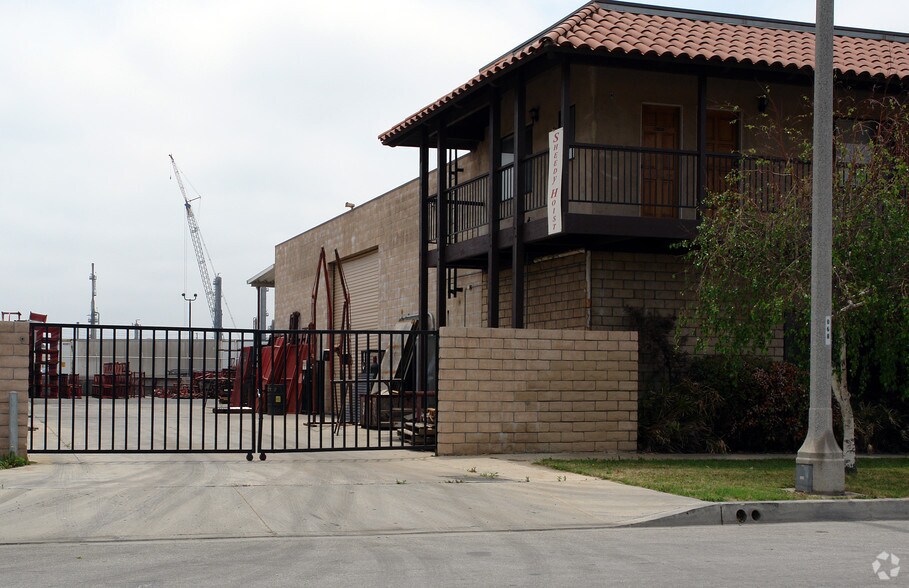 More Photos Of 12536 Clark St, Santa Fe Springs Contractor Storage Yard For Sale