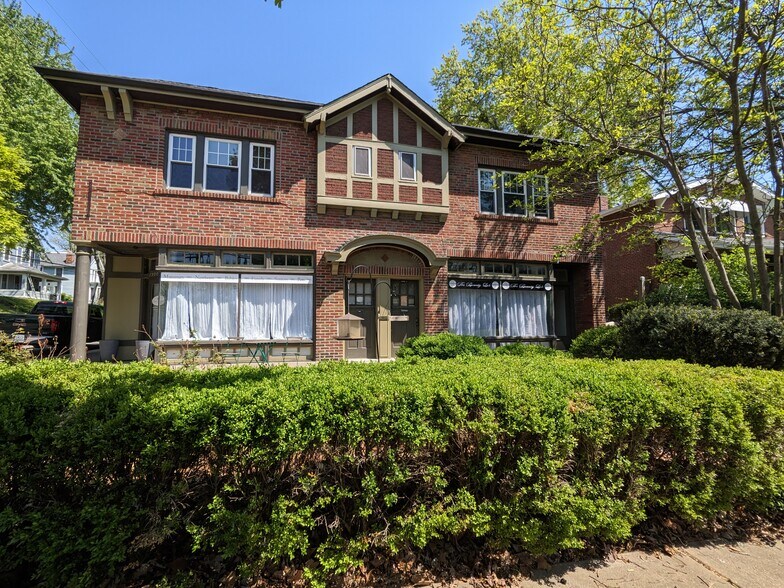 More Photos Of 1900 McCausland Ave, Saint Louis Storefront Retail Office For Lease