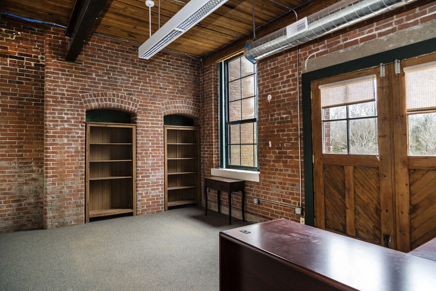 More Photos Of 11 Main St, Mystic Medical For Lease