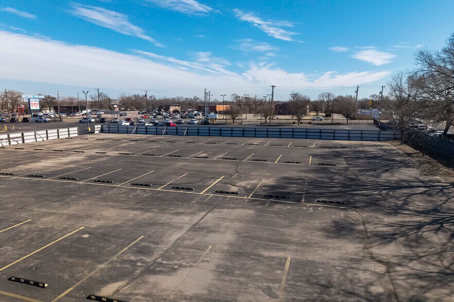 More Photos Of 3101 S Broadway St, Wichita Freestanding For Sale