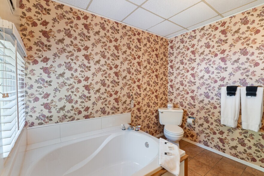 More Photos Of 5 Ojo St, Eureka Springs Hospitality For Sale