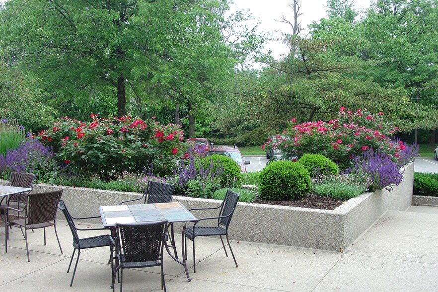 More Photos Of 771 Corporate Dr, Lexington Office For Lease