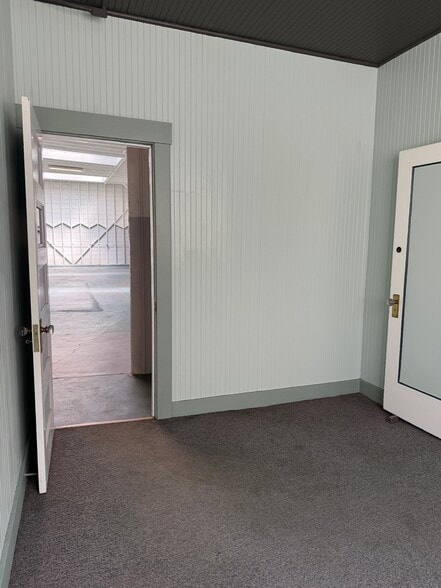 More Photos Of 29 Moss St, San Francisco Warehouse For Sale